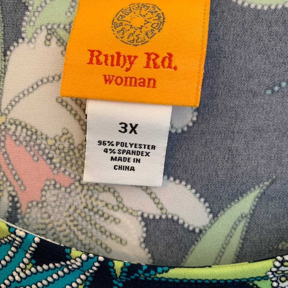 Pretty Ruby Road plus-size 3X Floral Top - Picture 4 of 6